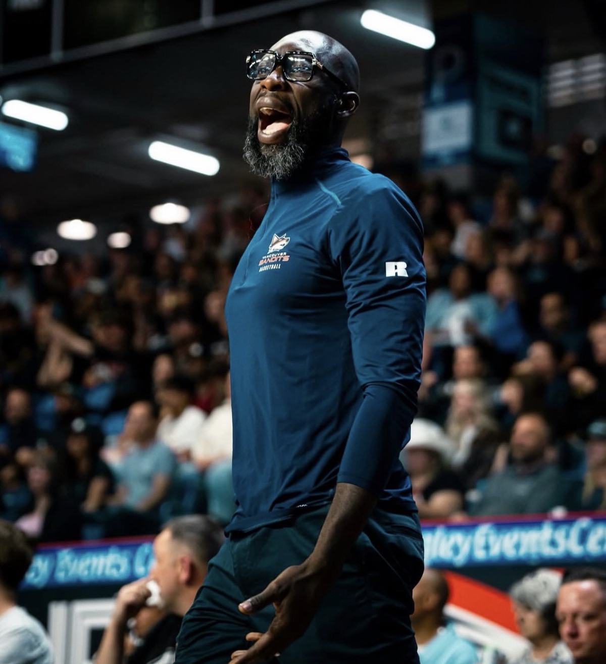 Ransford Brempong coaching a CEBL game